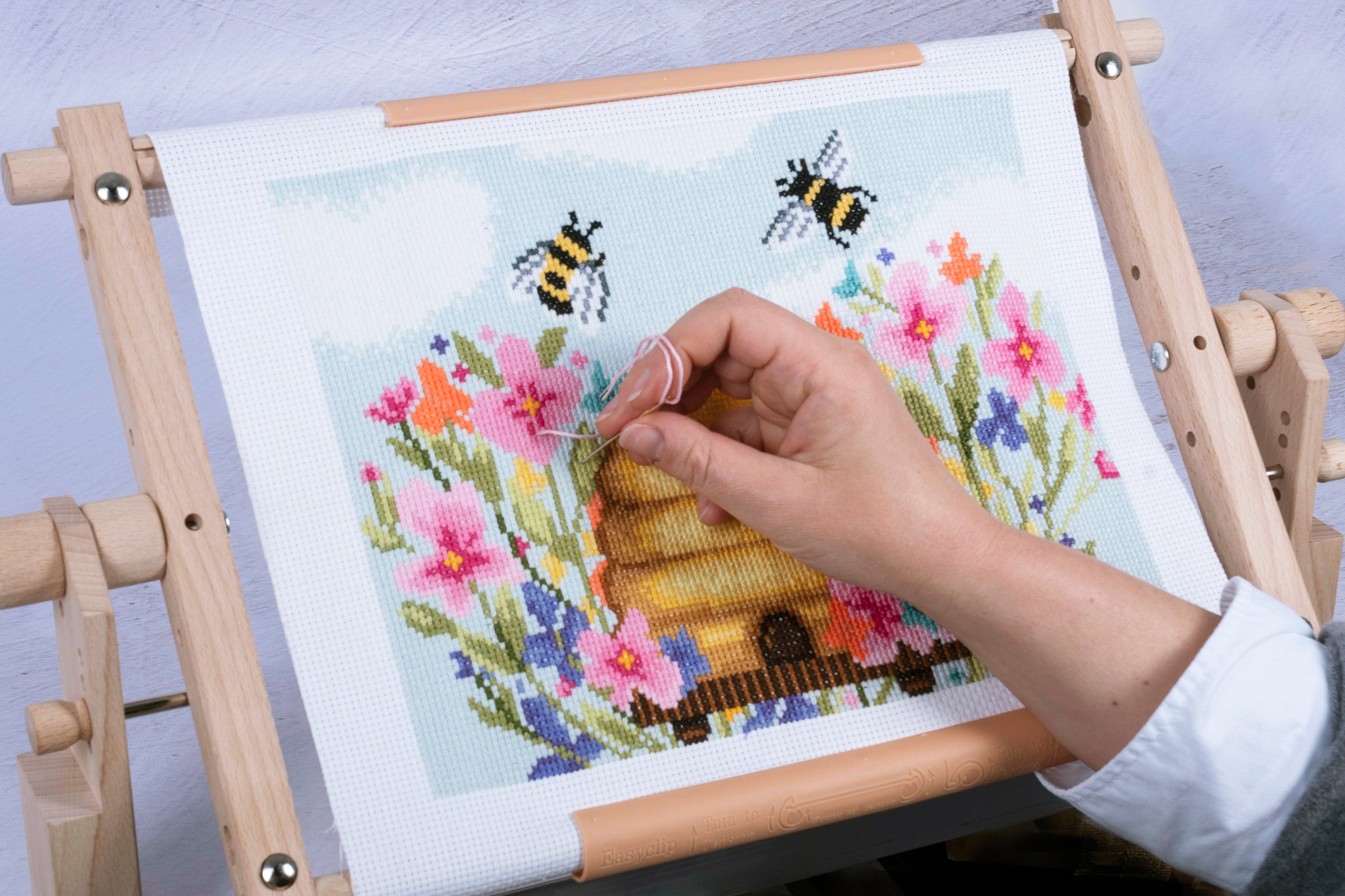 Rotating Tapestry Frame (assorted sizes - clip on) - Milward