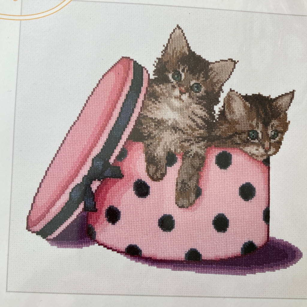 Kittens & Puppies Cross Stitch series: Thea Gouveneur