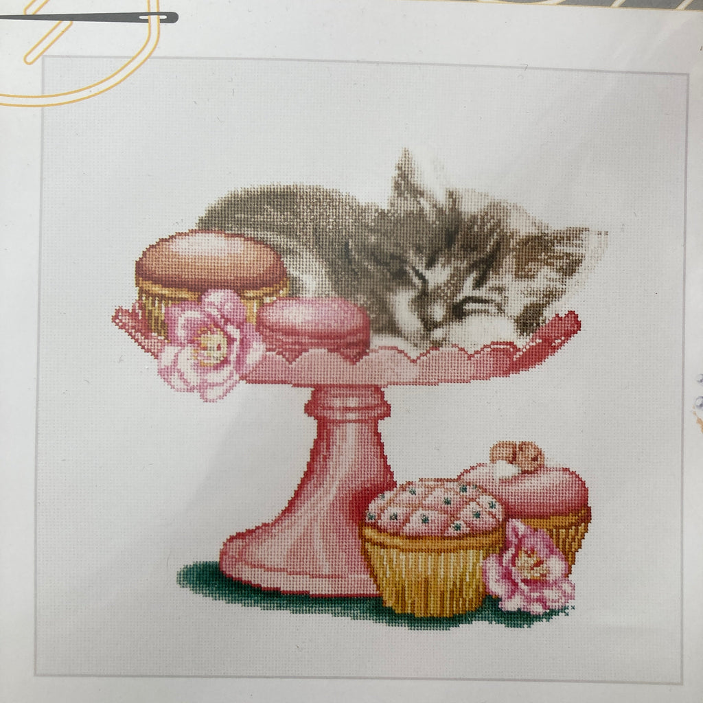 Kittens & Puppies Cross Stitch series: Thea Gouveneur