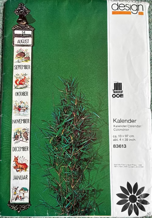 Vintage calendar with illustrations of animals on a green background, accompanied by packaging details.