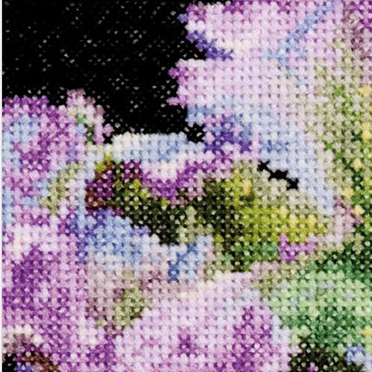 Flower Close Up Series in 18ct Aida from Thea Gouveneur